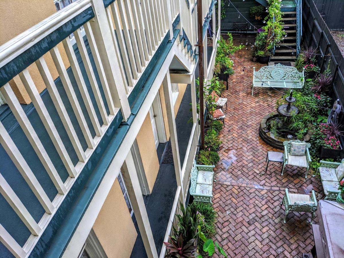 Parisian Courtyard Inn ニューオーリンズ エクステリア 写真