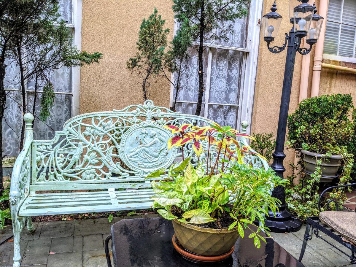 Parisian Courtyard Inn ニューオーリンズ エクステリア 写真